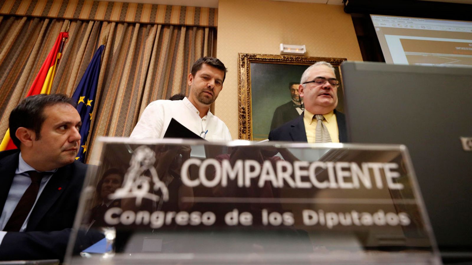 El presidente de la 'Plataforma de Víctimas del Alvia 04155', Jesús Domínguez, comparece en la comisión de investigación del accidente, en el Congreso de los Diputados