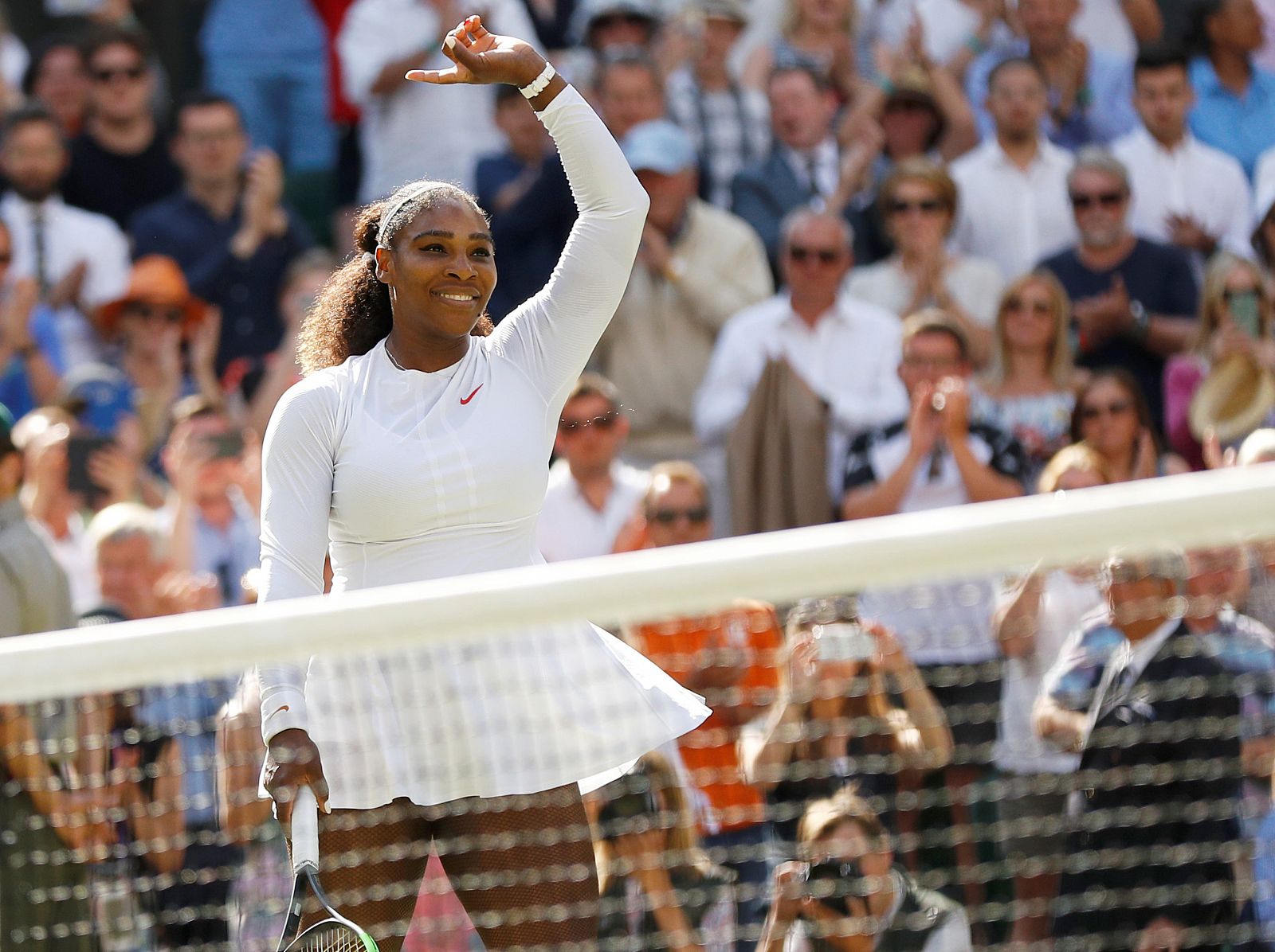 Imagen victoriosa de Serena tras imponerse en cuartos en el All England Lawn Tennis y Croquet Club de Londres.