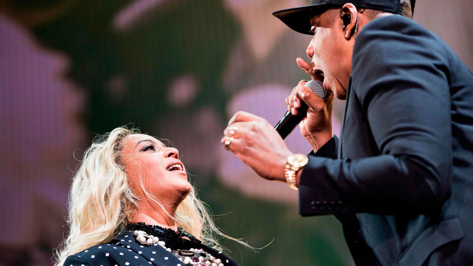 Beyoncé y Jay-Z exhiben su amor en Barcelona con un espectacular concierto