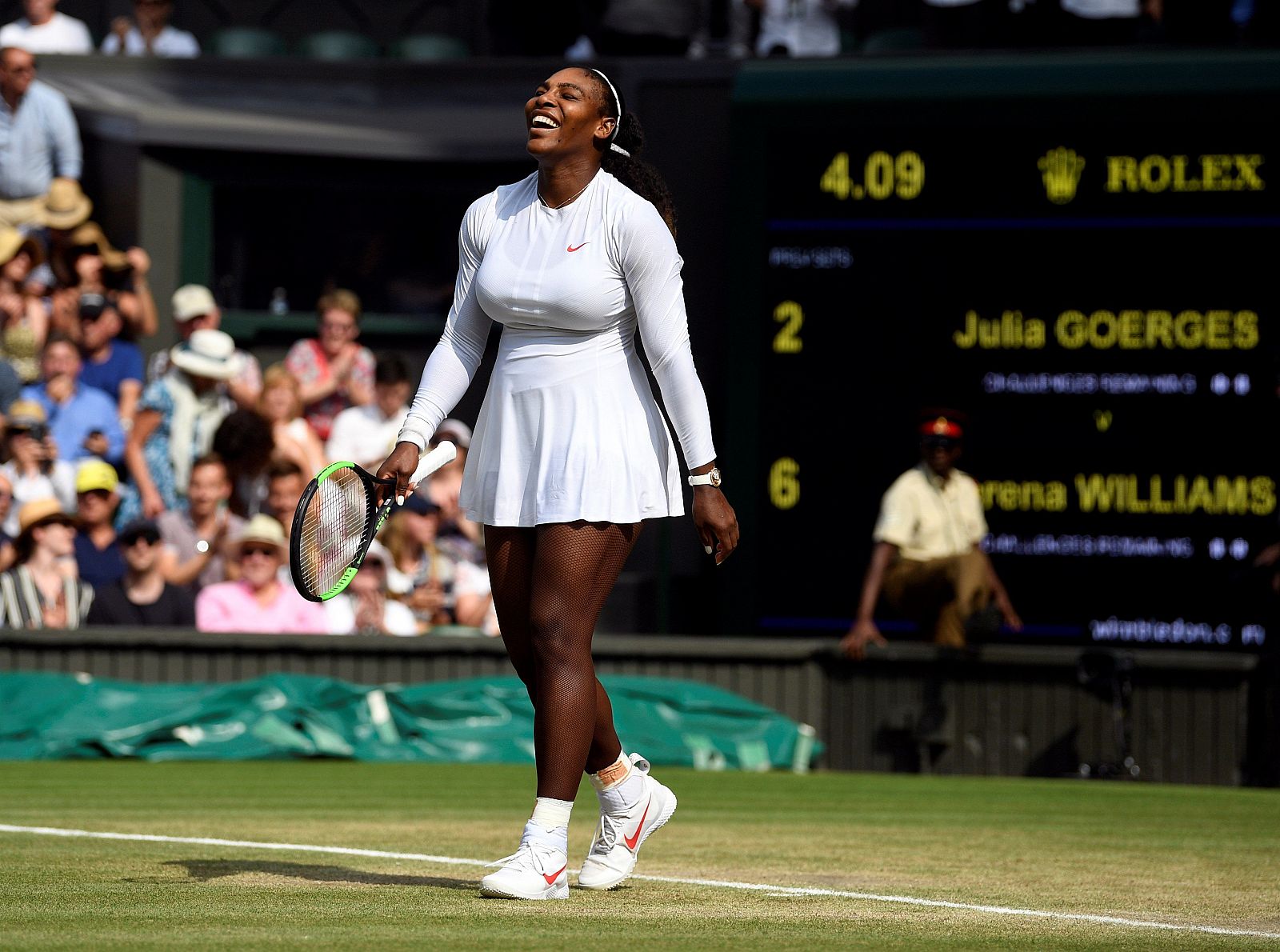 Serena Williams celebra la victoria conseguida ante Julia Görges en la semifinal de Wimbledon