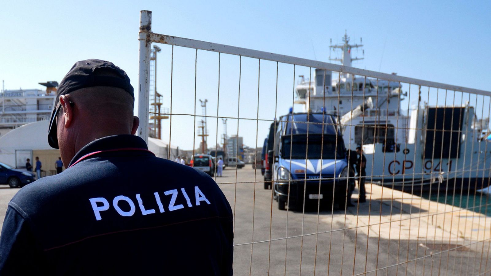Agentes de Policía en el puerto de Trapani