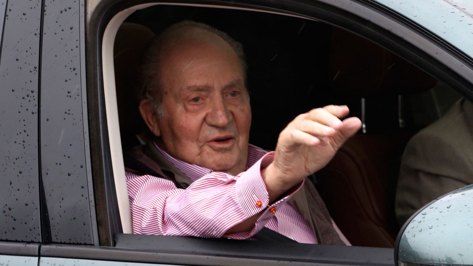 El rey Juan Carlos, en una imagen reciente a su salida del Hospital Universitario Sanitas La Moraleja