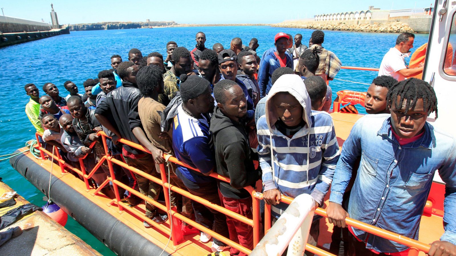 La Salvamar Arcturus con 83 inmigrantes a bordo