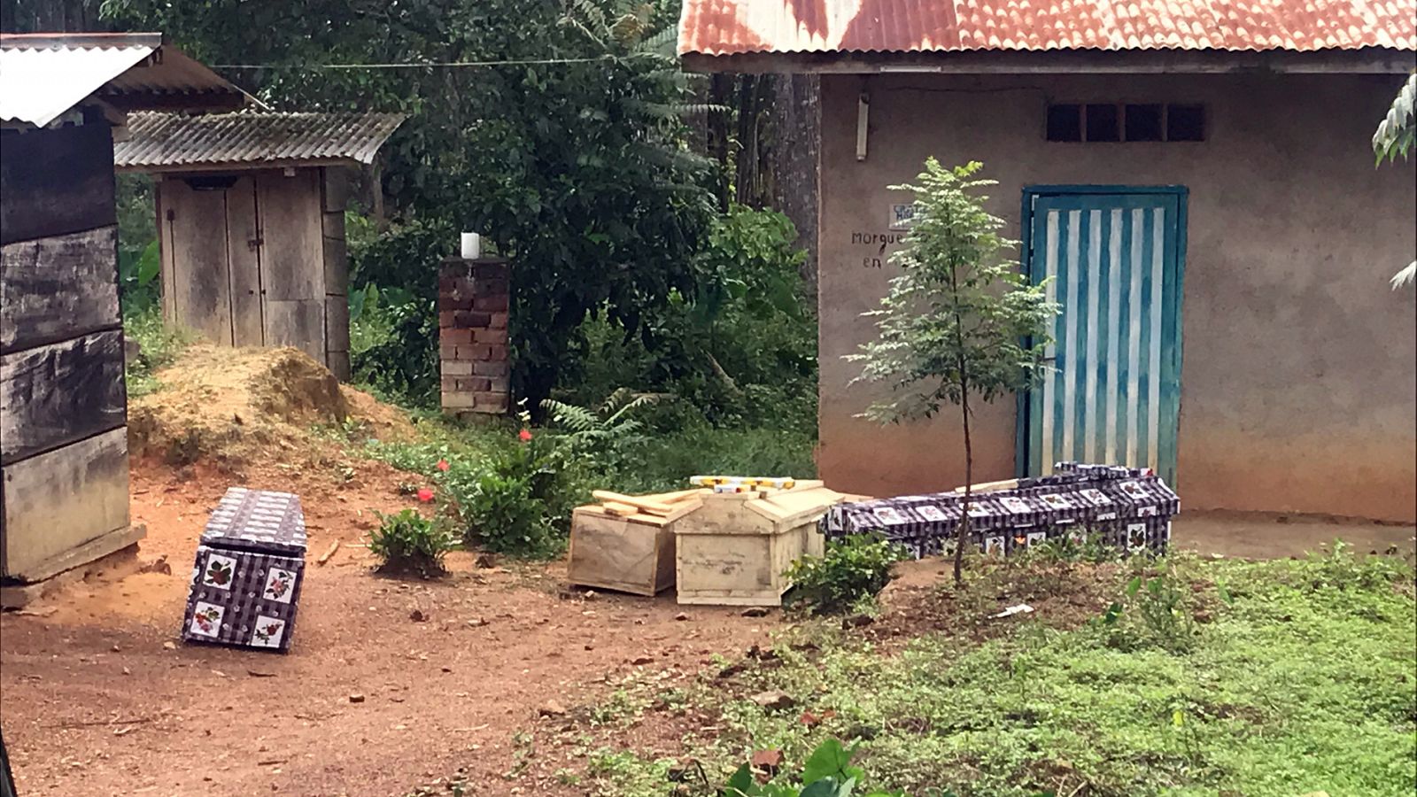 Ataúdes en Mangina, en la República Democrática del Congo
