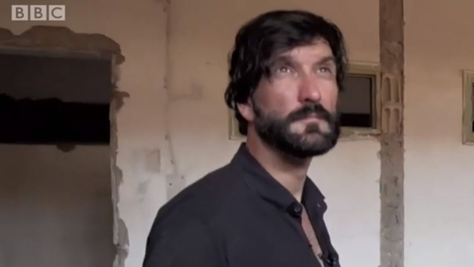 El fotoperiodista Ricardo García Vilanova en un fotograma del documental producido por la BBC