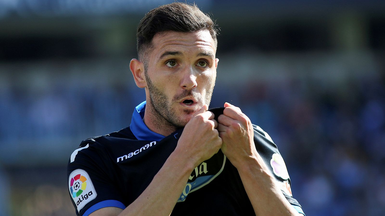 Lucas Pérez, en un partido con el Deportivo de la Coruña, donde jugó cedido por el Arsenal.