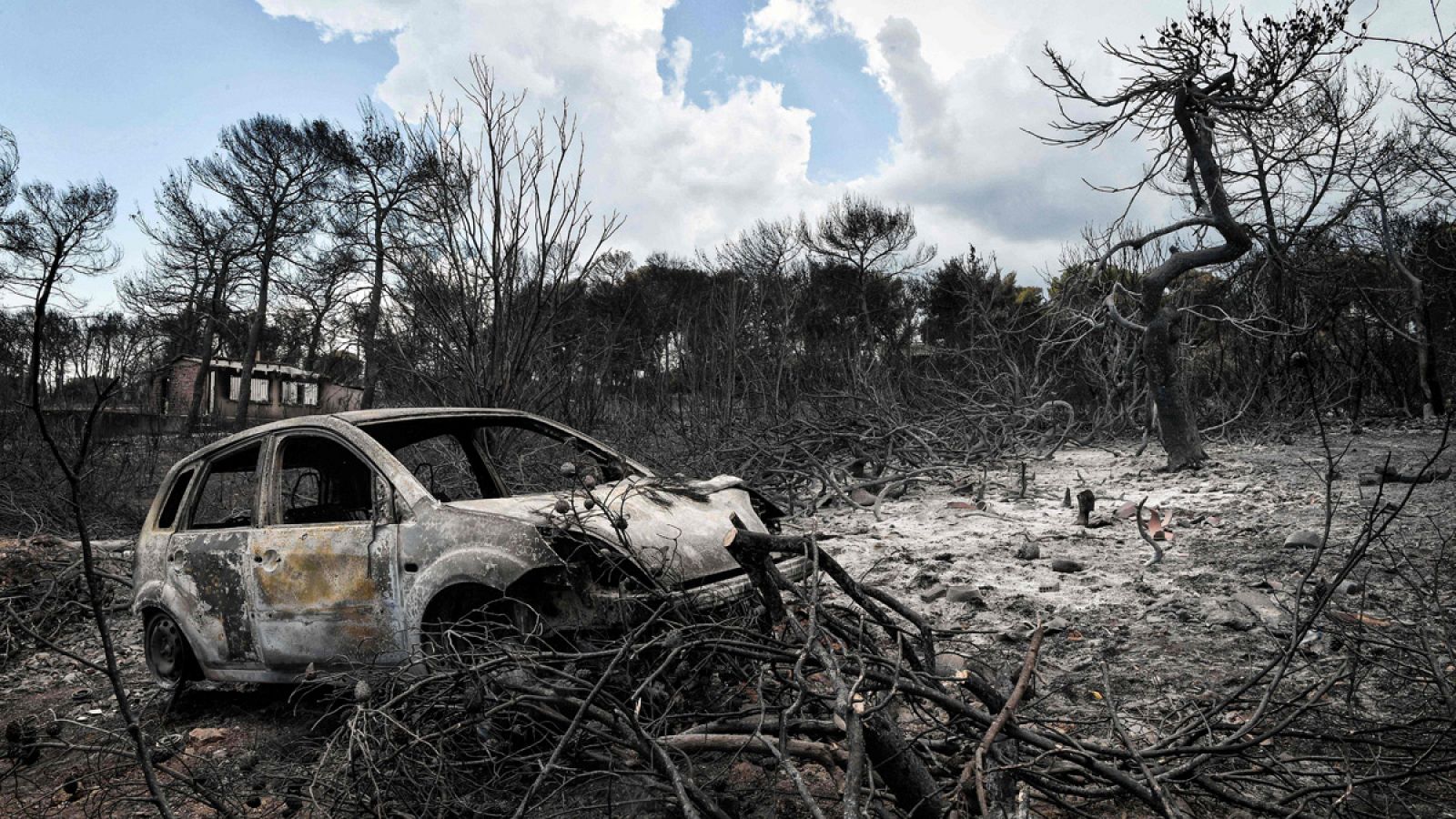Un incendio en una isla griega obliga a evacuar 2 pueblos RTVE