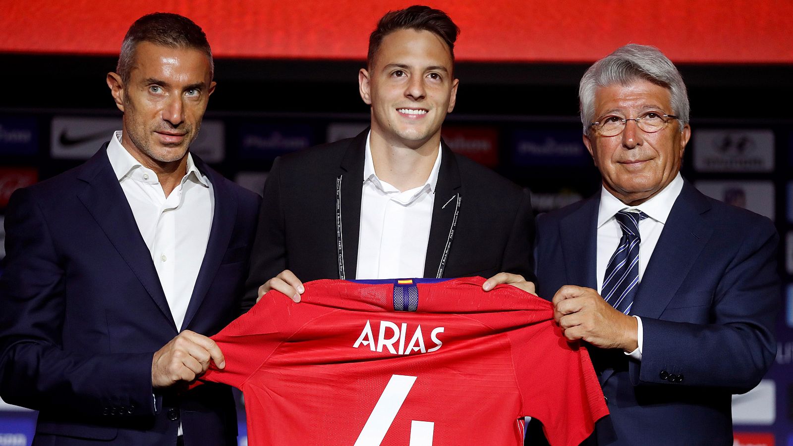 Presentación del jugador colombiano Santiago Arias