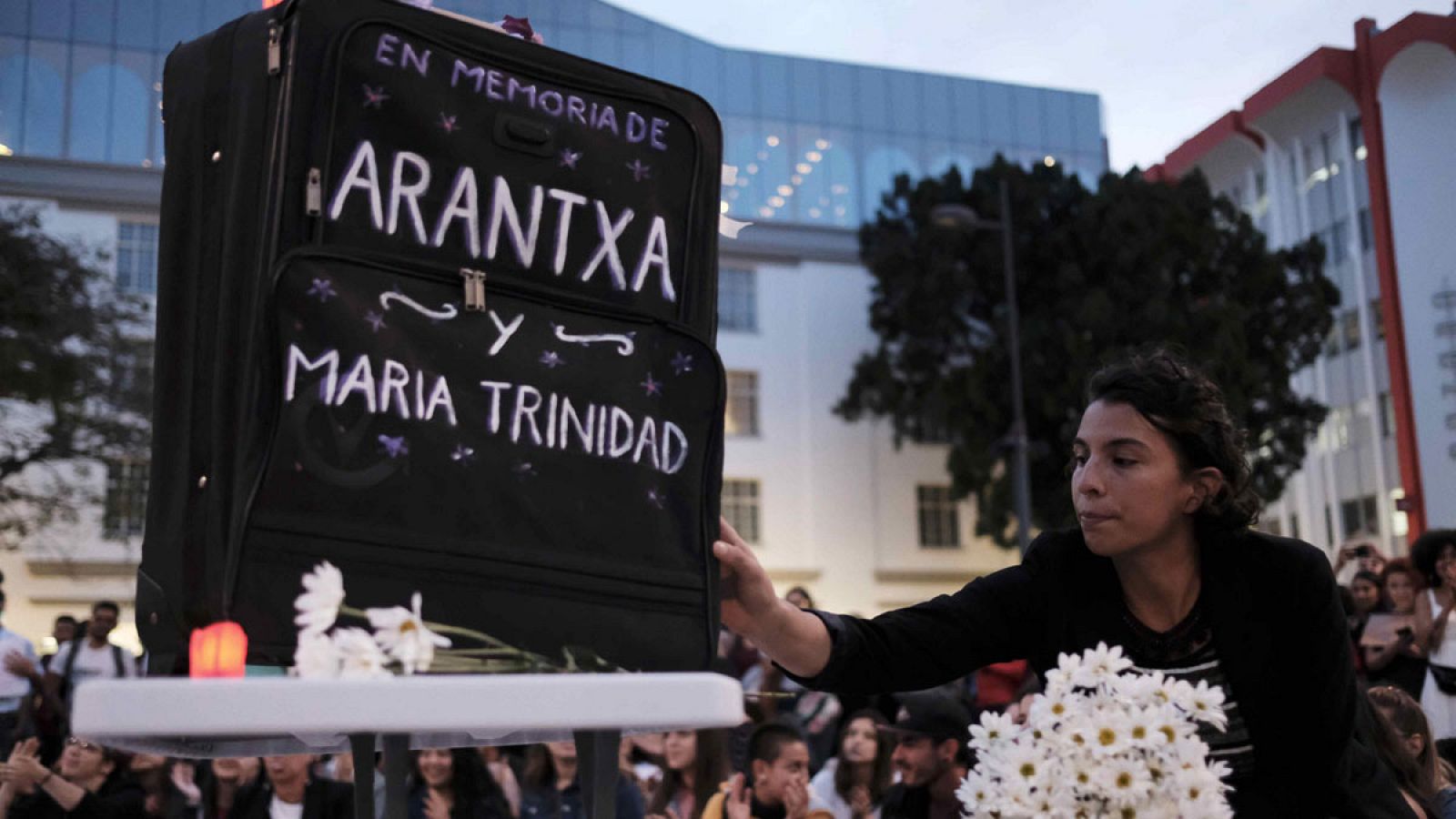 Manifestación contra la violencia de género y el machismo en el marco de una vigilia en homenaje a dos turistas asesinadas: la española Arantxa Gutiérrez López y la mexicana María Trinidad Matus Tenorio, en San José (Costa Rica).