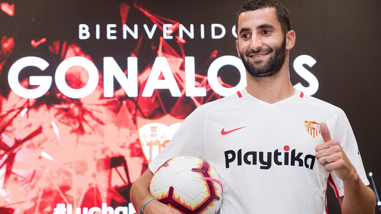 Presentación del francés Maxime Gonalons con el Sevilla.