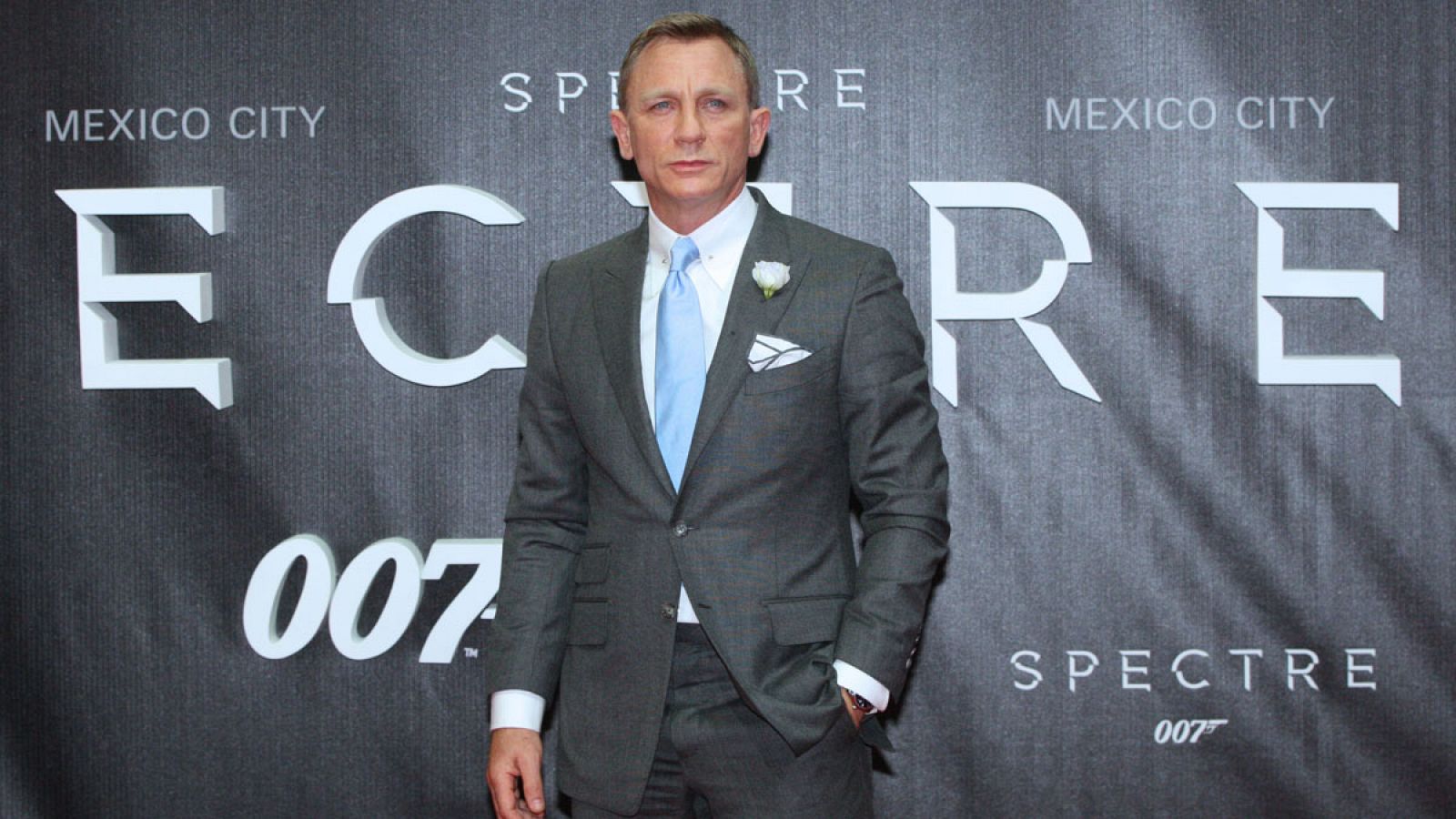 El actor británico Daniel Craig posando en la alfombra roja de la presentación de 'Spectre' el 2 de noviembre de 2015, en el Auditorio Nacional de Ciudad de México (México).