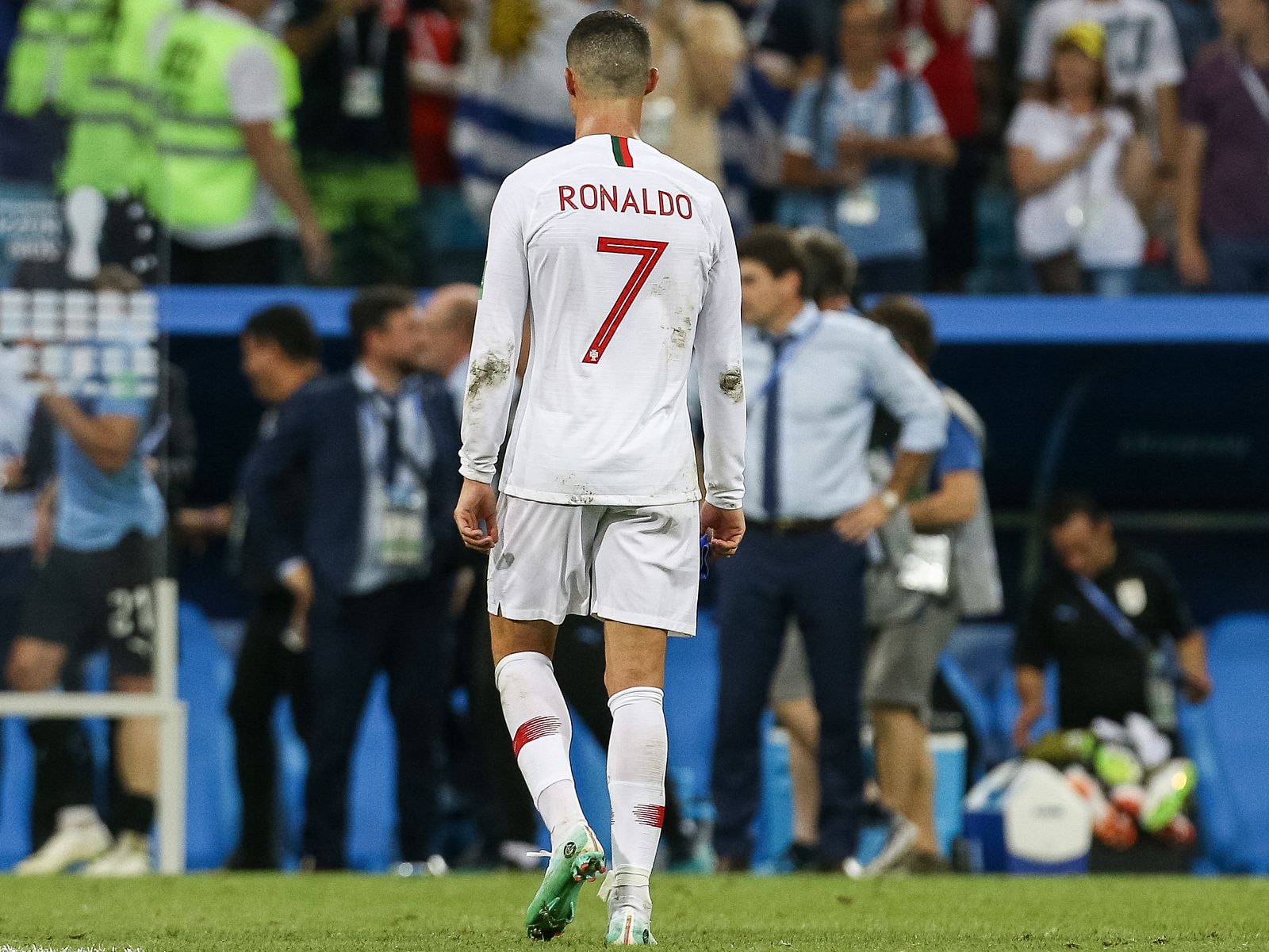 Cristiano abandona el campo tras la eliminación de Portugal ante Uruguay en Rusia 2018