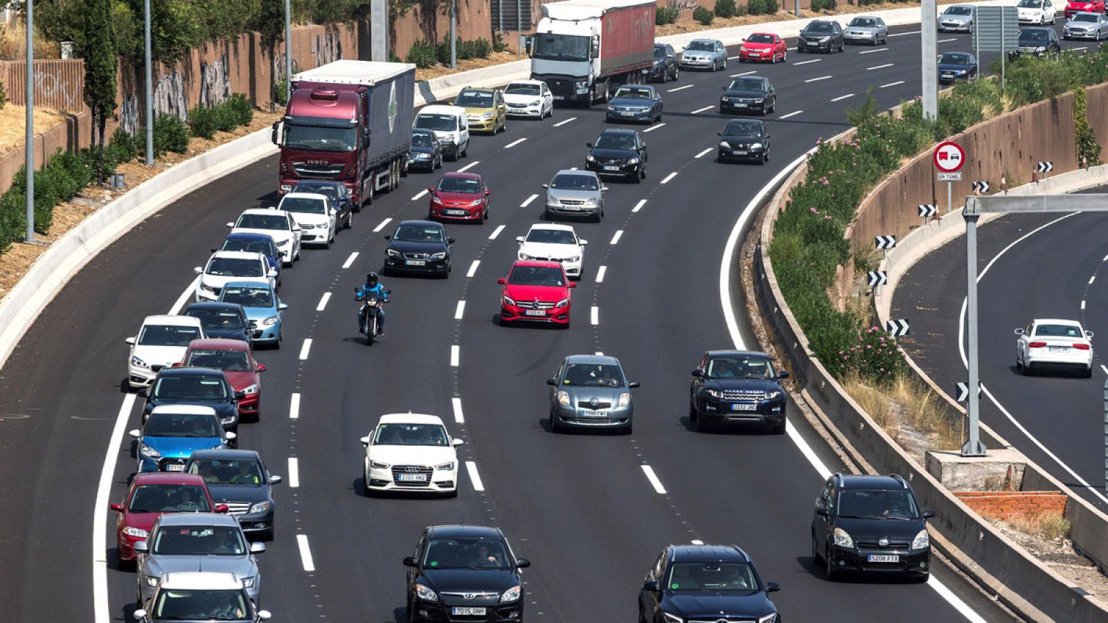 Leves retenciones en la M-40 durante las primeras horas de la operación retorno