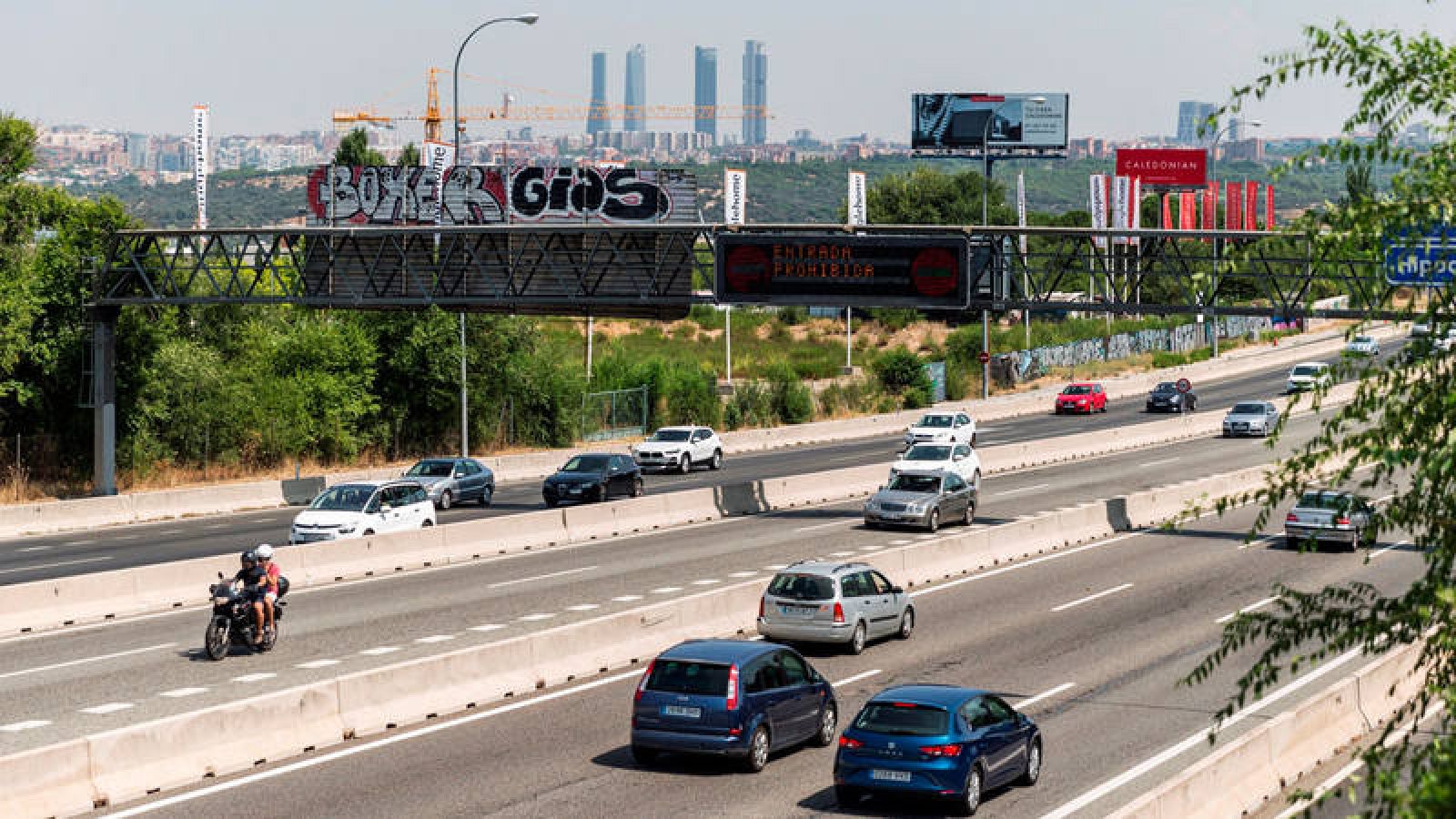 Imagen de la operación retorno de las vacaciones de verano, con vehículos circulando por Madrid