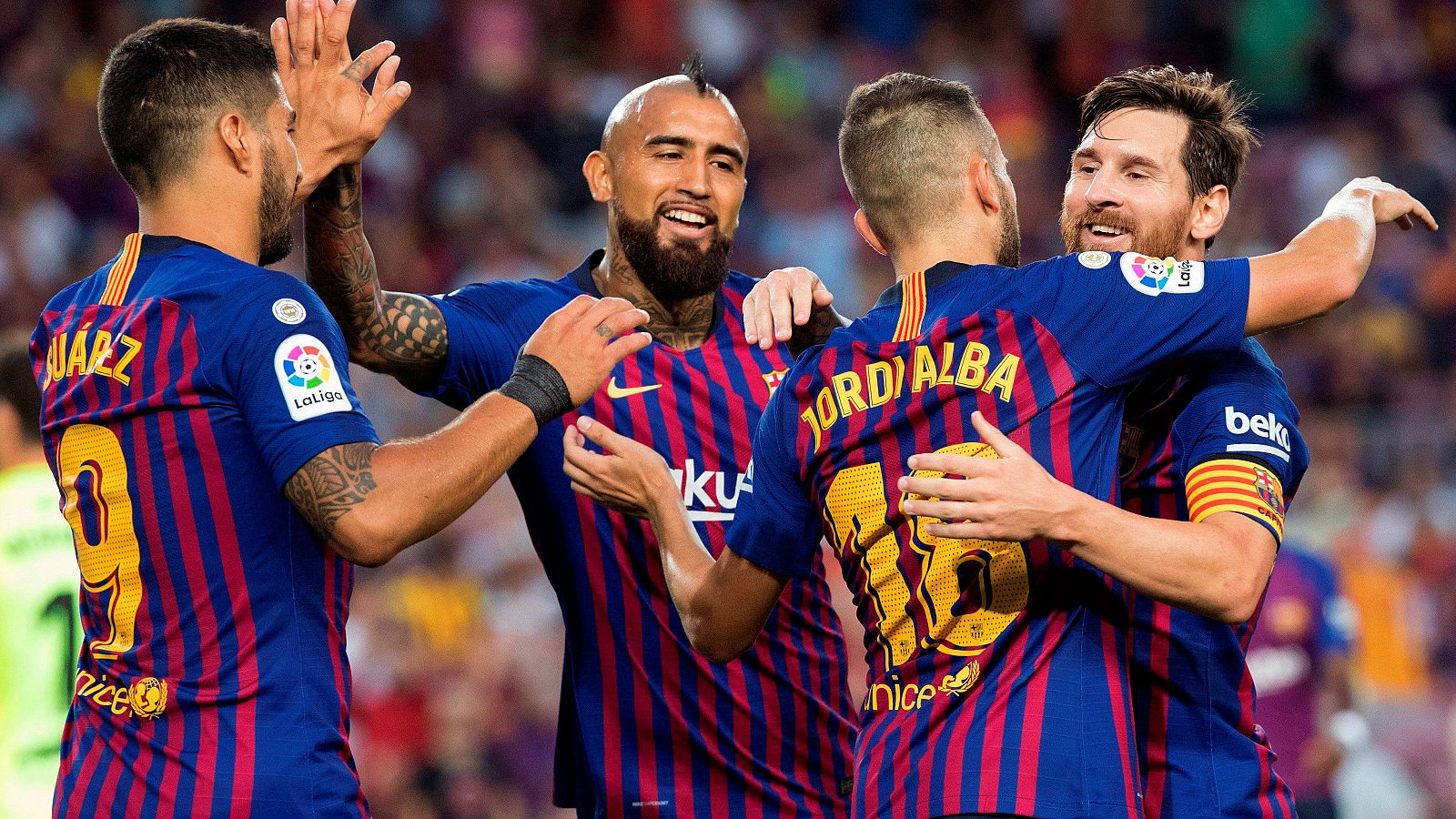 Los jugadores del FC Barcelona celebran un tanto en el pasado partido liguero contra el Huesca.