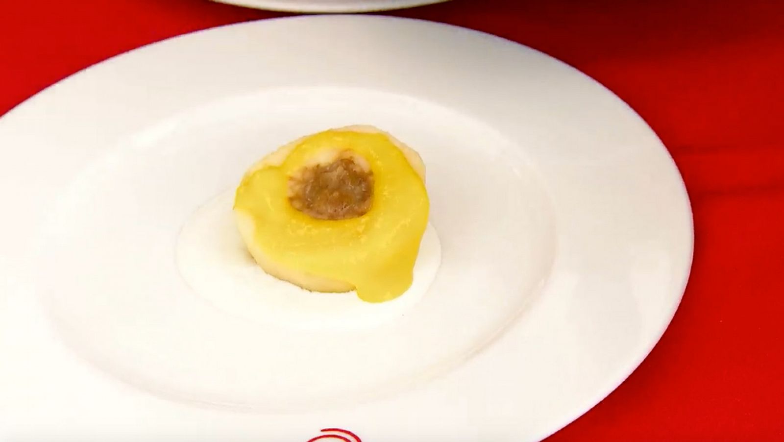 manzanas asadas con puré de mango y sopa de yogur