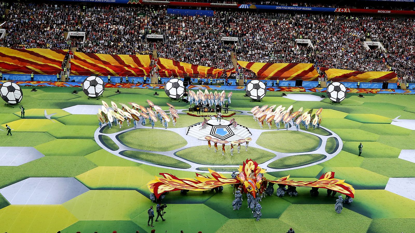 Imagen de la ceremonia de apertura de la Copa del Mundo de Fútbol de Rusia 2018.  EFE/EPA/ABEDIN