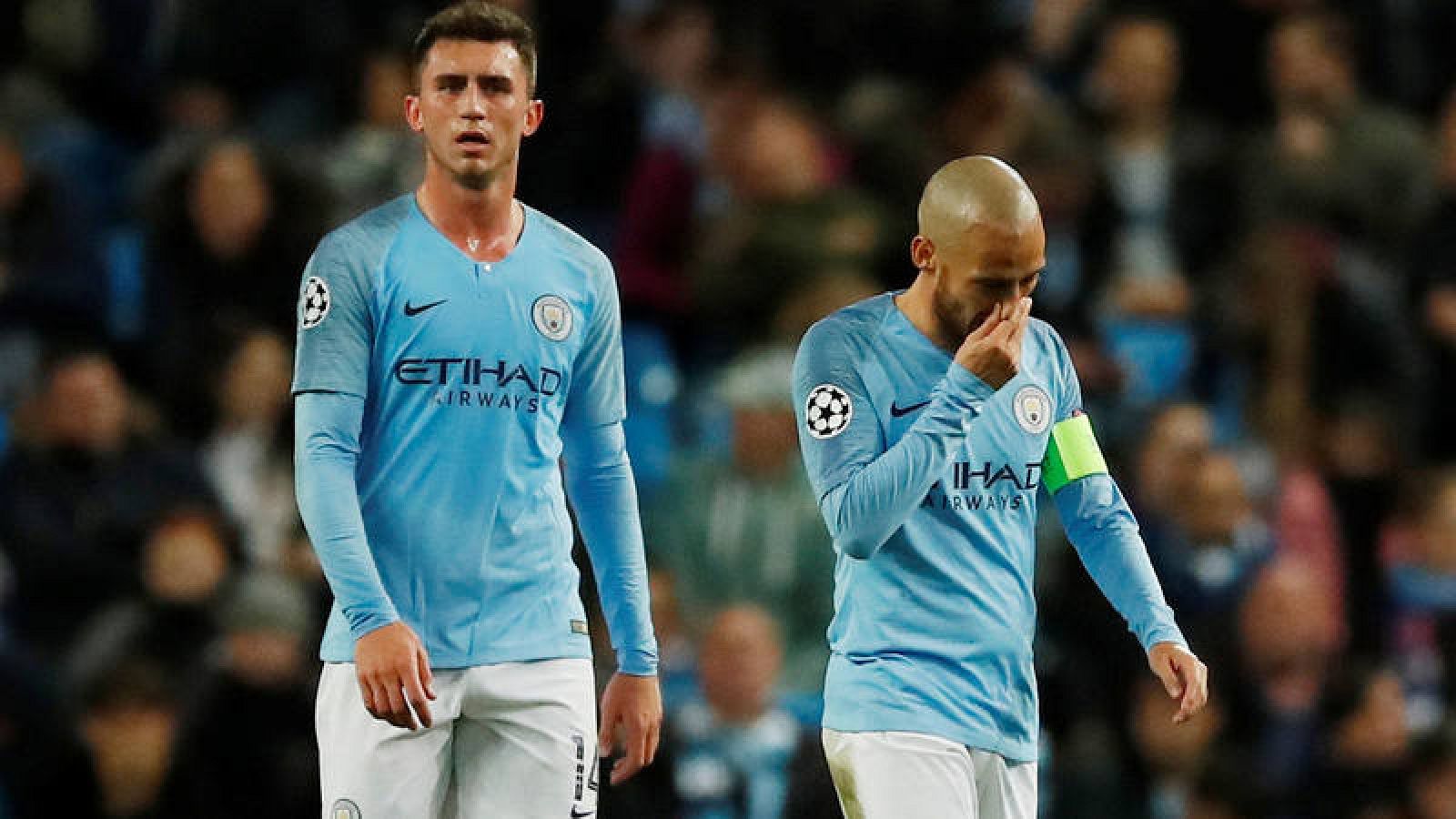 Laporte y Silva se lamentan de la derrota ante el Lyon.