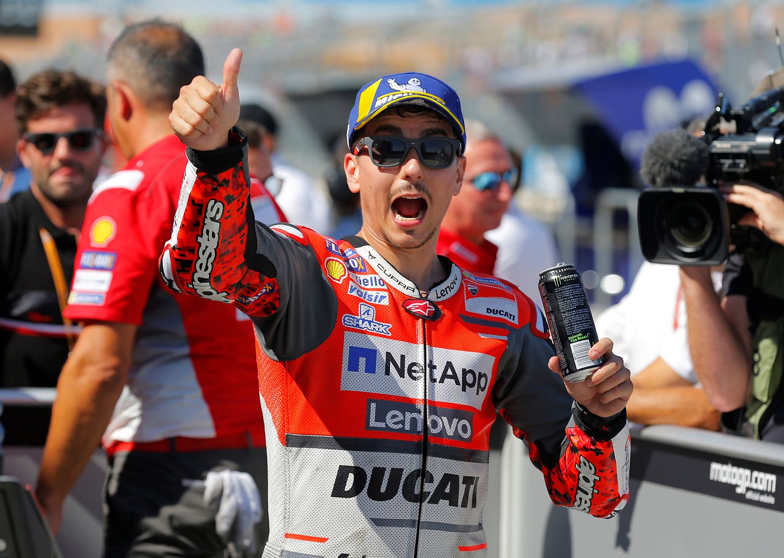 Jorge Lorenzo, en 'boxes' en Alcañiz