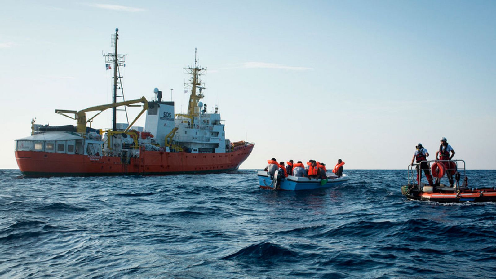 Rescate de migrantes por el buque Aquarius en el Mediterráneo