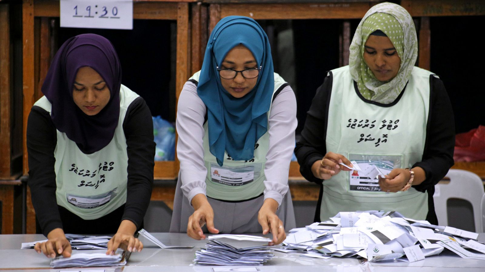 Recuento de votos en un colegio electoral en Malé, capital de Maldivas