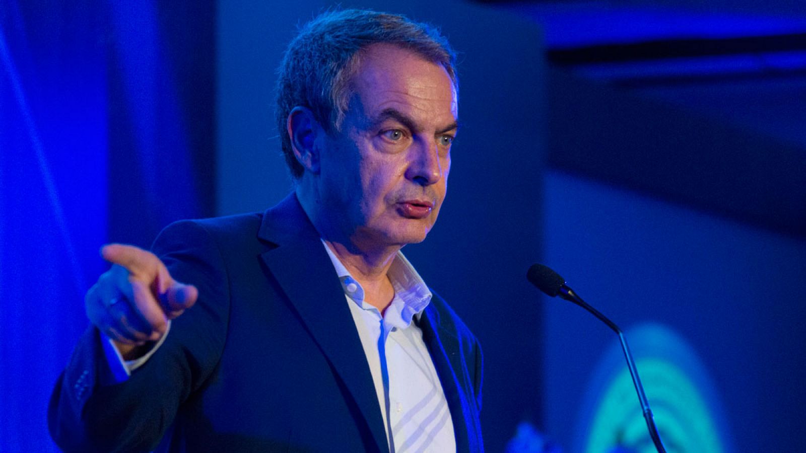 El expresidente del Gobierno, José Luis Rodríguez Zapatero,  habla durante una conferencia
