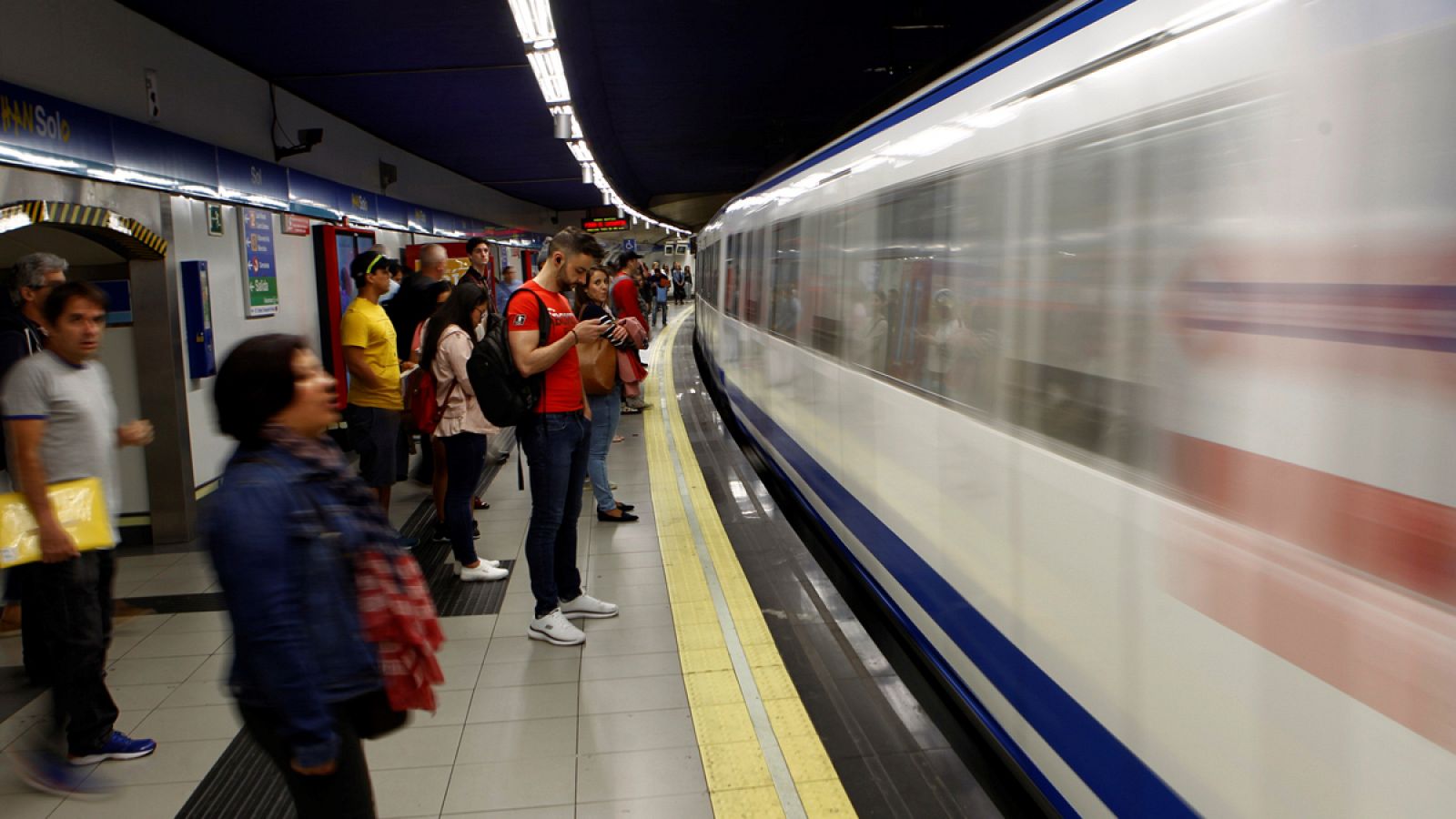 Andén de la estación de Sol del Metro de Madrid