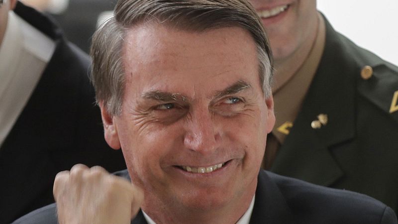 Fotografía de archivo fechada el 3 de marzo de 2018 que muestra al candidato presidencial brasileño de ultraderecha Jair Bolsonaro durante un acto con militares en Sao Paulo (Brasil).