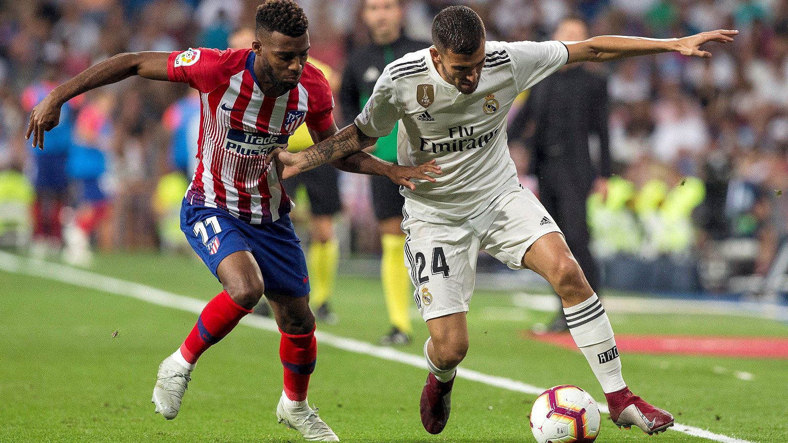 Lemar y Ceballos, en un lance del partido.