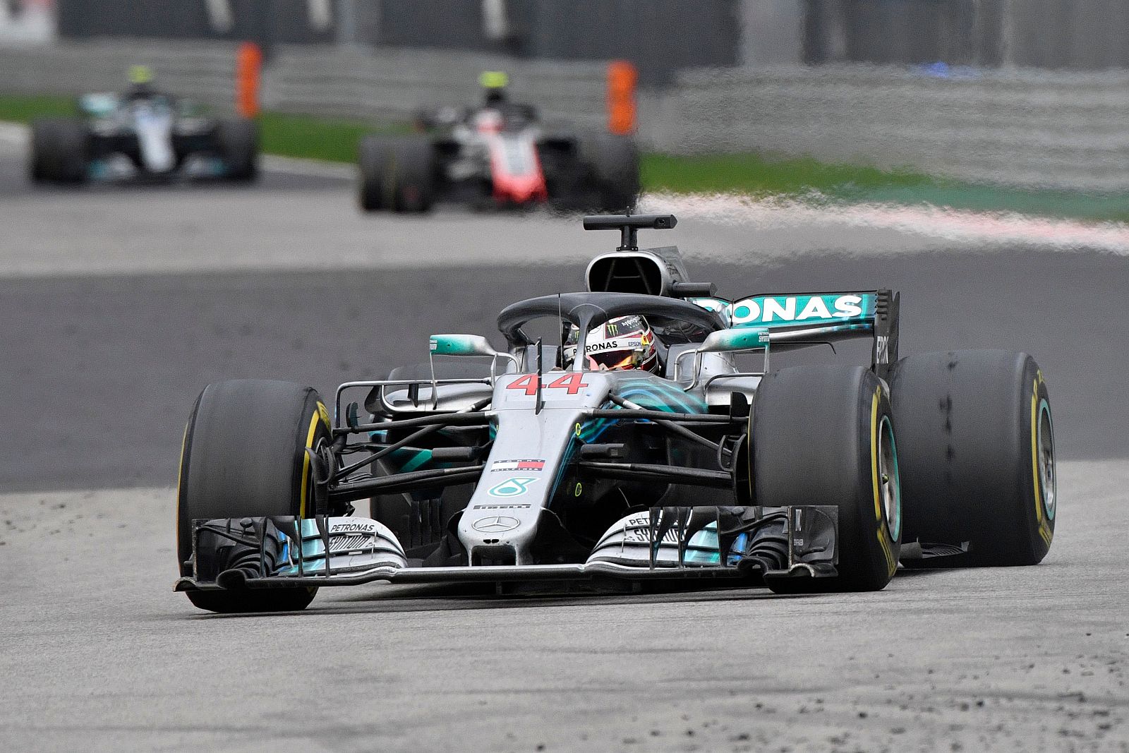 Hamilton gana en Sochi