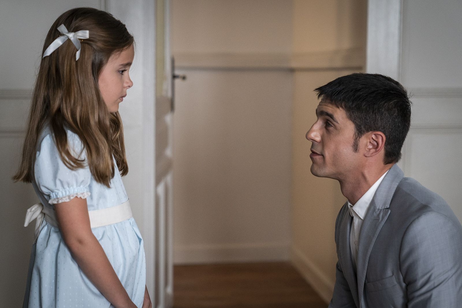 La niña misteriosa vuelve a casa de Márquez y El Enlace