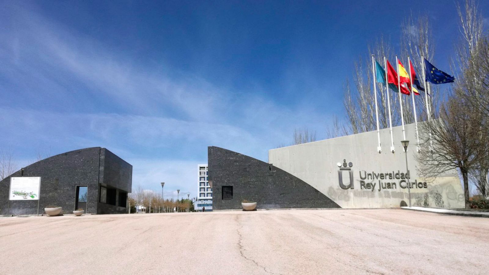 Vista general de la entrada de la Universidad Rey Juan Carlos (URJC) en Móstoles