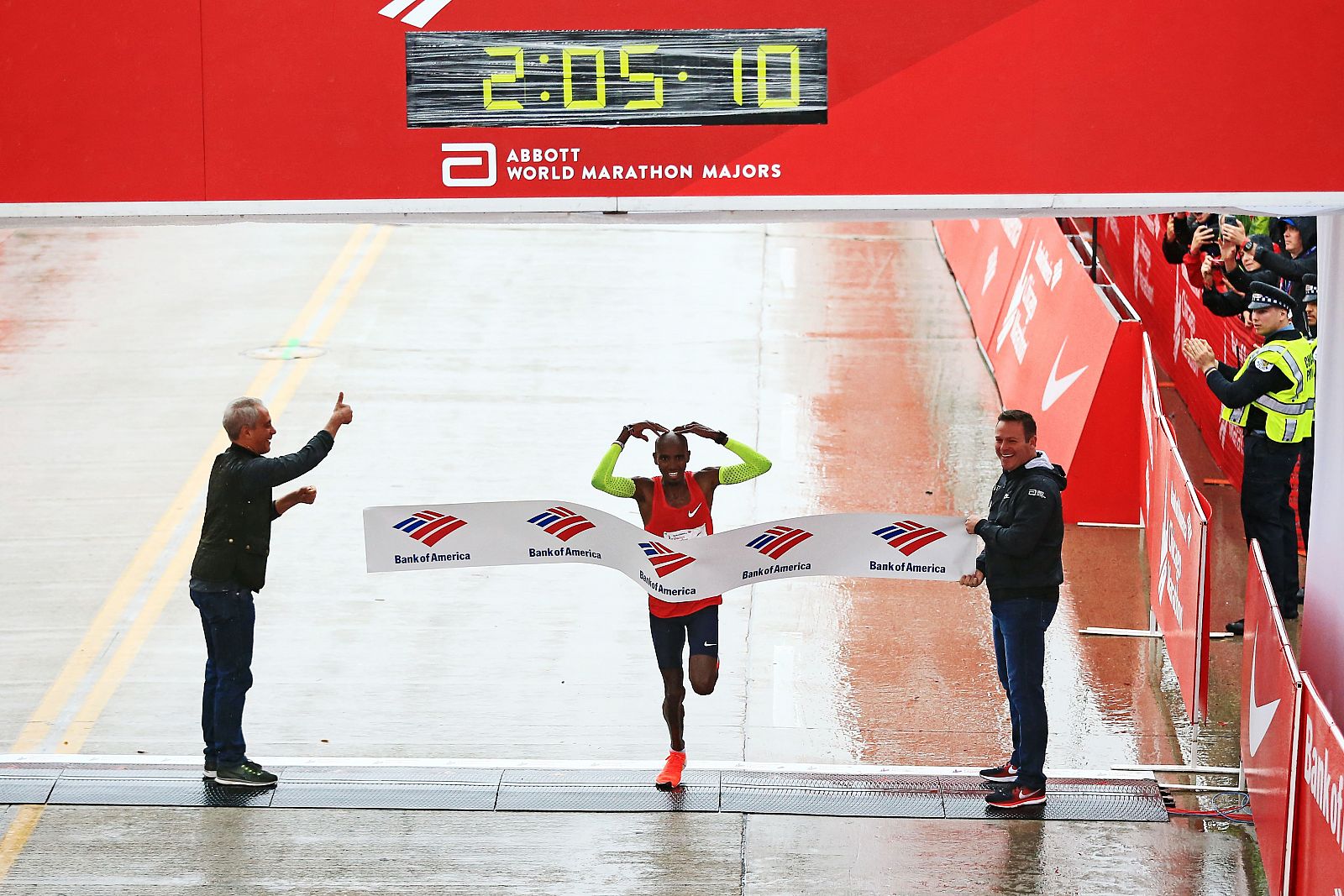 Farah gana el maratón de Chicago