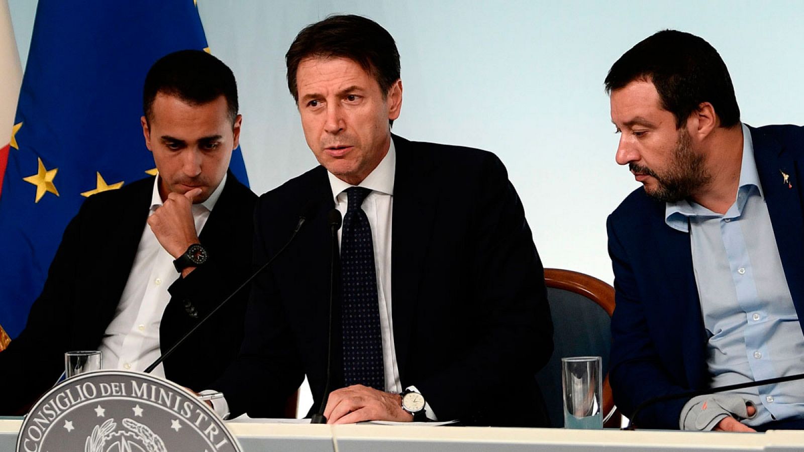 El primer ministro de Italia, Giuseppe Conte (c),  el pasado 15 de octubre de 2018.