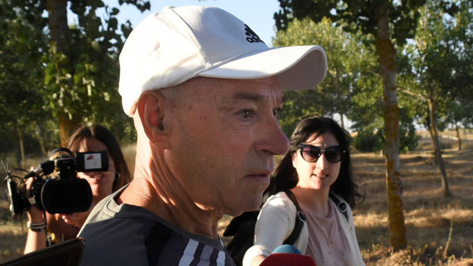 El etarra Santiago Arrospide Sarasola "Santi Potros" (c) saliendo de la prisión de Topas, en Salamanca, el pasado 5 de agosto de 2018. 