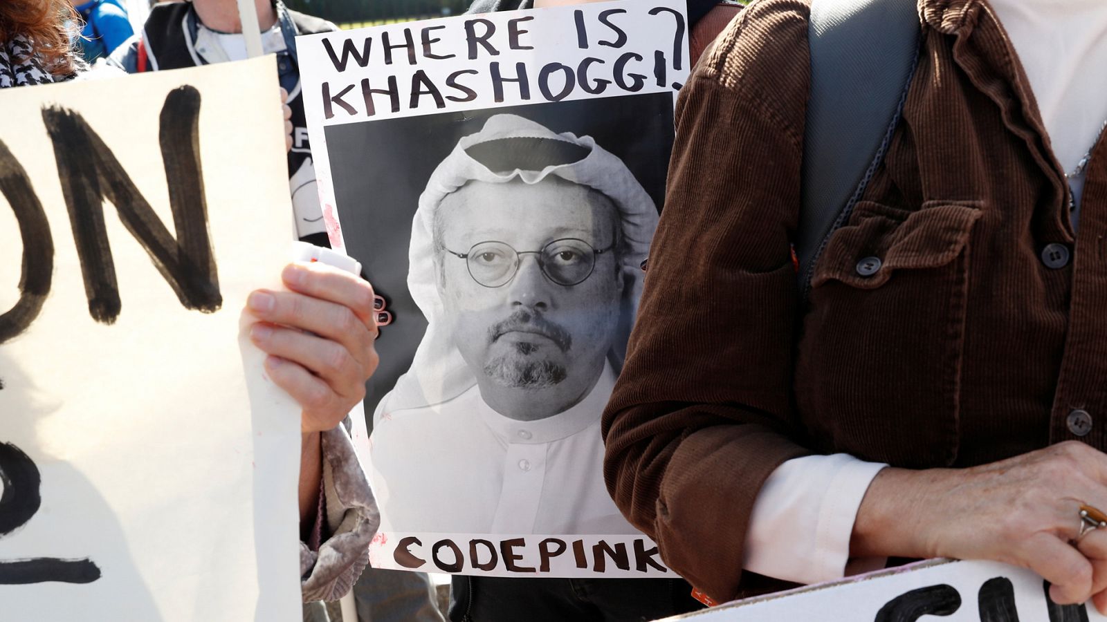 Activistas protestan en Washington  por la desaparición y asesinato del periodista saudí Jamal Khashoggi