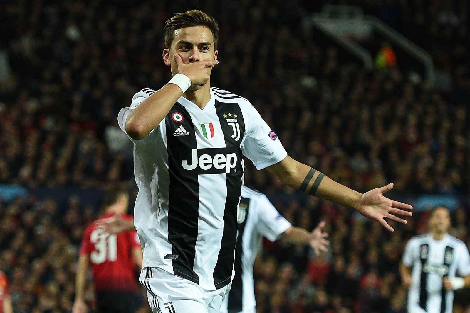 Paulo Dybala celebra el gol anotado ante el United y que ha supuesto la victoria de la Juventus.