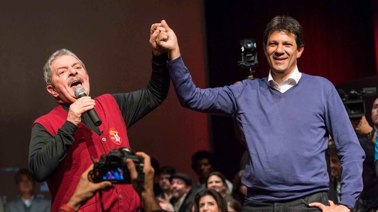 El expresidente brasileño Luiz Inácio Lula da Silva junto a Fernando Haddad, candidato por el Partido de los Trabajadores