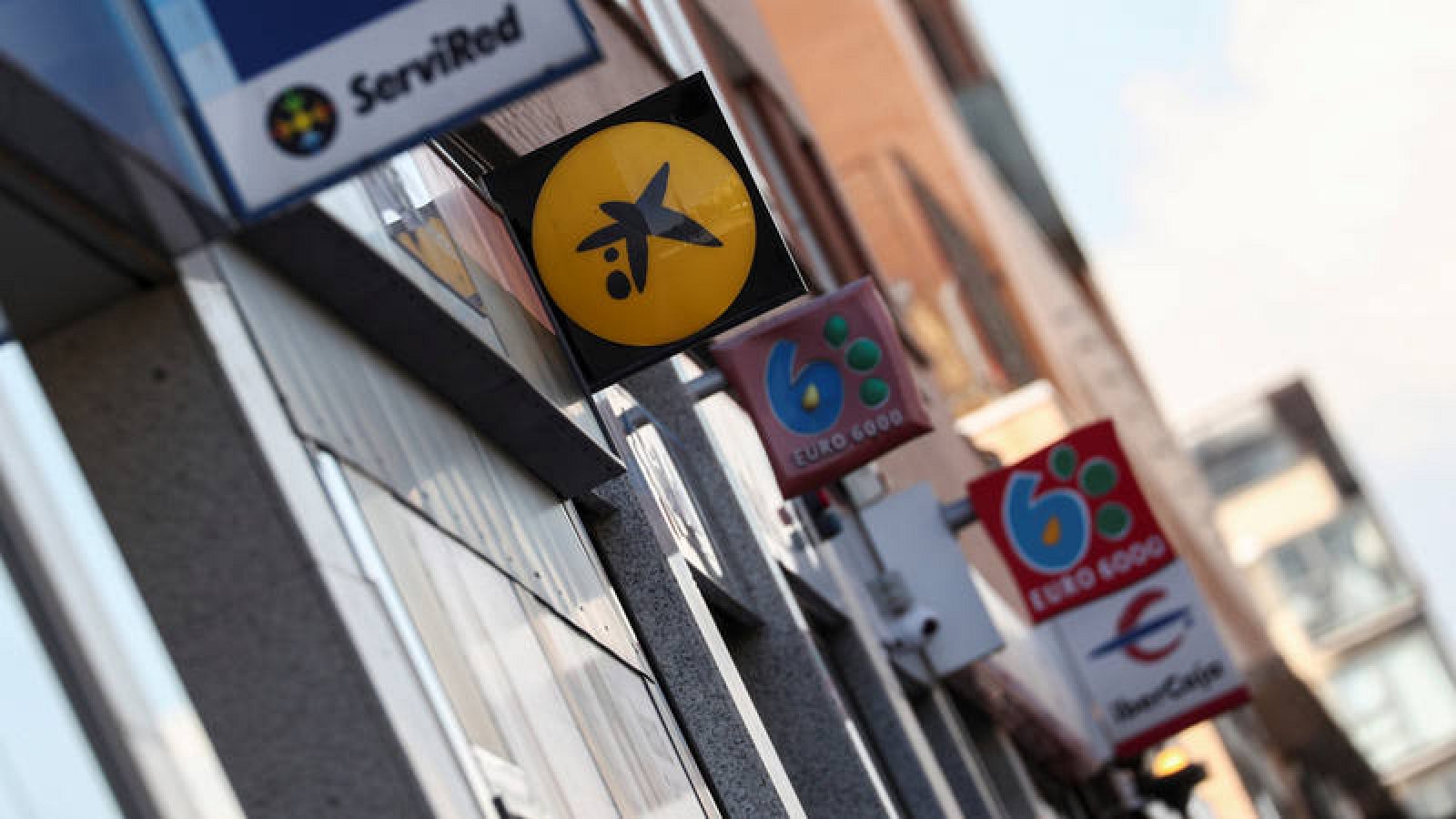 Sucursales bancarias en una calle de Madrid