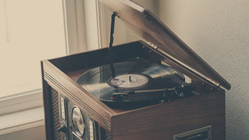 14 de abril. La Repblica - Banda sonora - "Ludi y el pasante" - 14 de abril. La Repblica | Escuchar