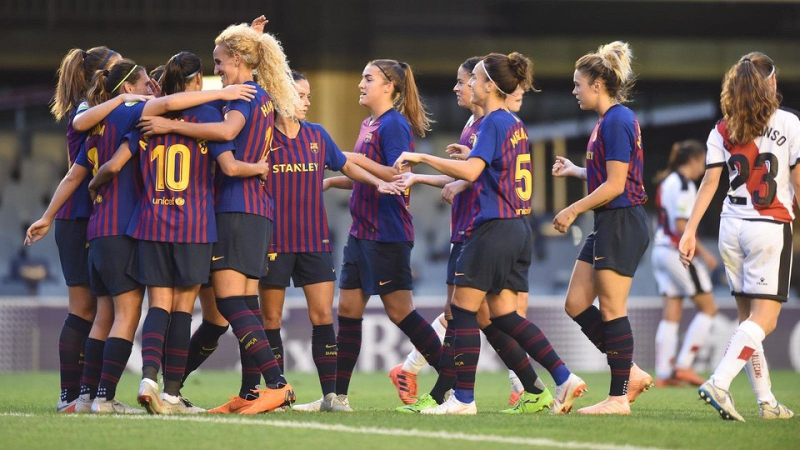 Las jugadoras del Barça femenino durante un partido ante el Rayo.