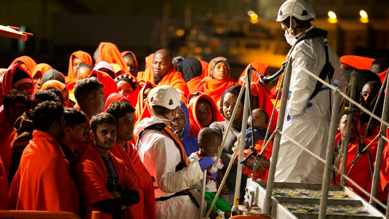 Llegada al puerto Málaga de varios de los 357 inmigrantes rescatados por Salvamento Marítimo