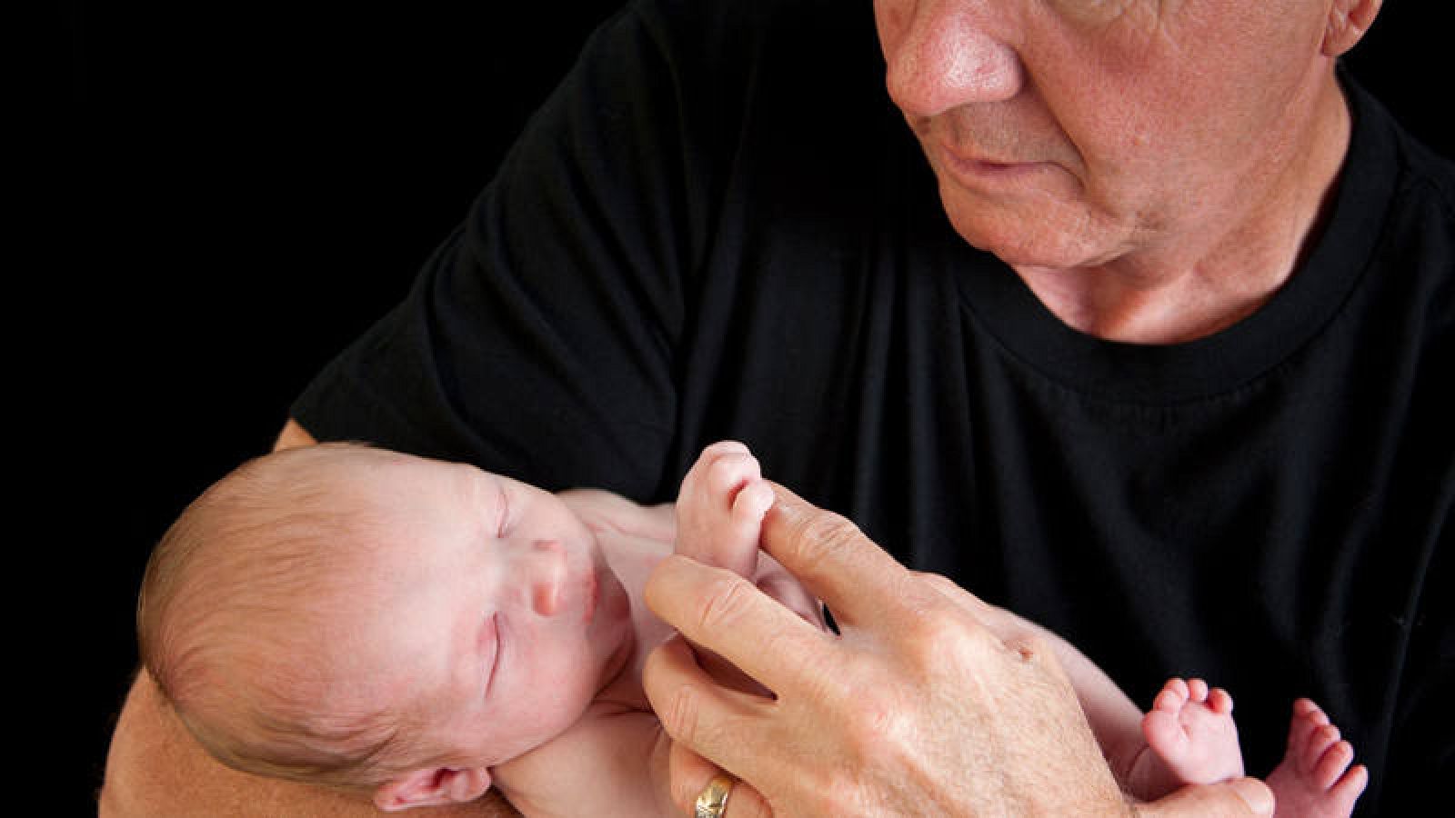 La edad del padre también influye en la salud del bebé, según un estudio -  