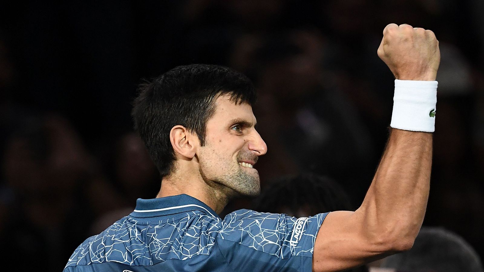 Djokovic vence a Federer y se cita en la final de París ante Khachanov