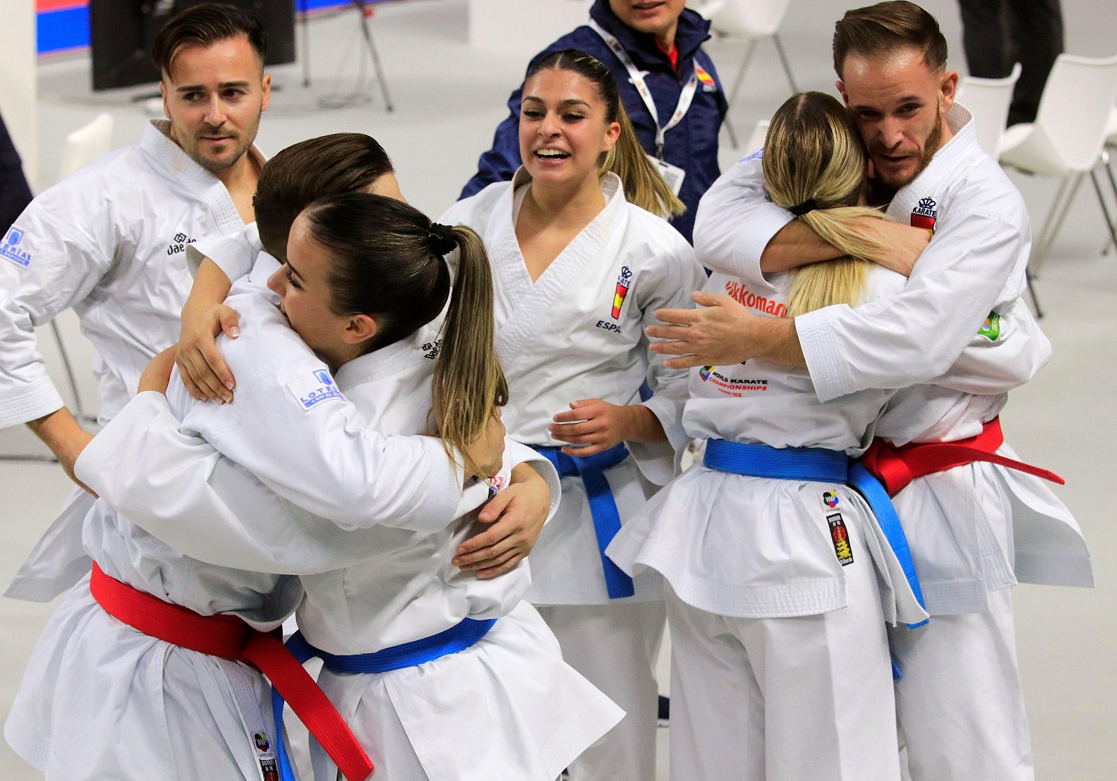 Los equipos masculino y femenino de kata pelearán por el oro