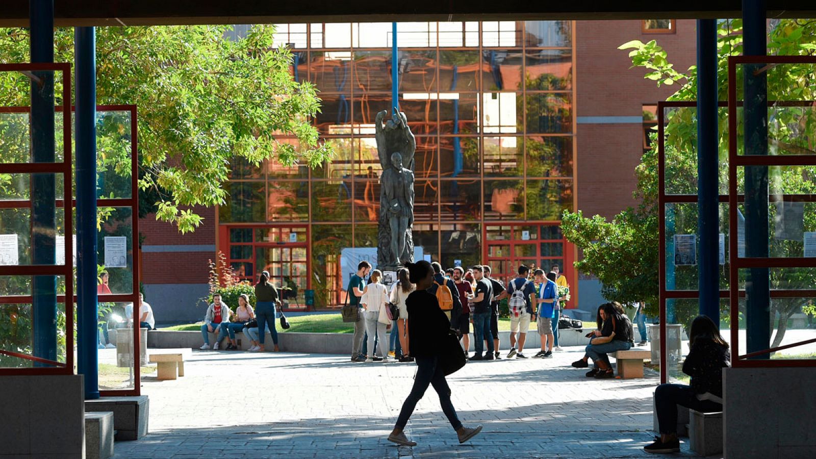 La universidad Rey Juan Carlos cancela un centenar de másteres y cursos de expertos