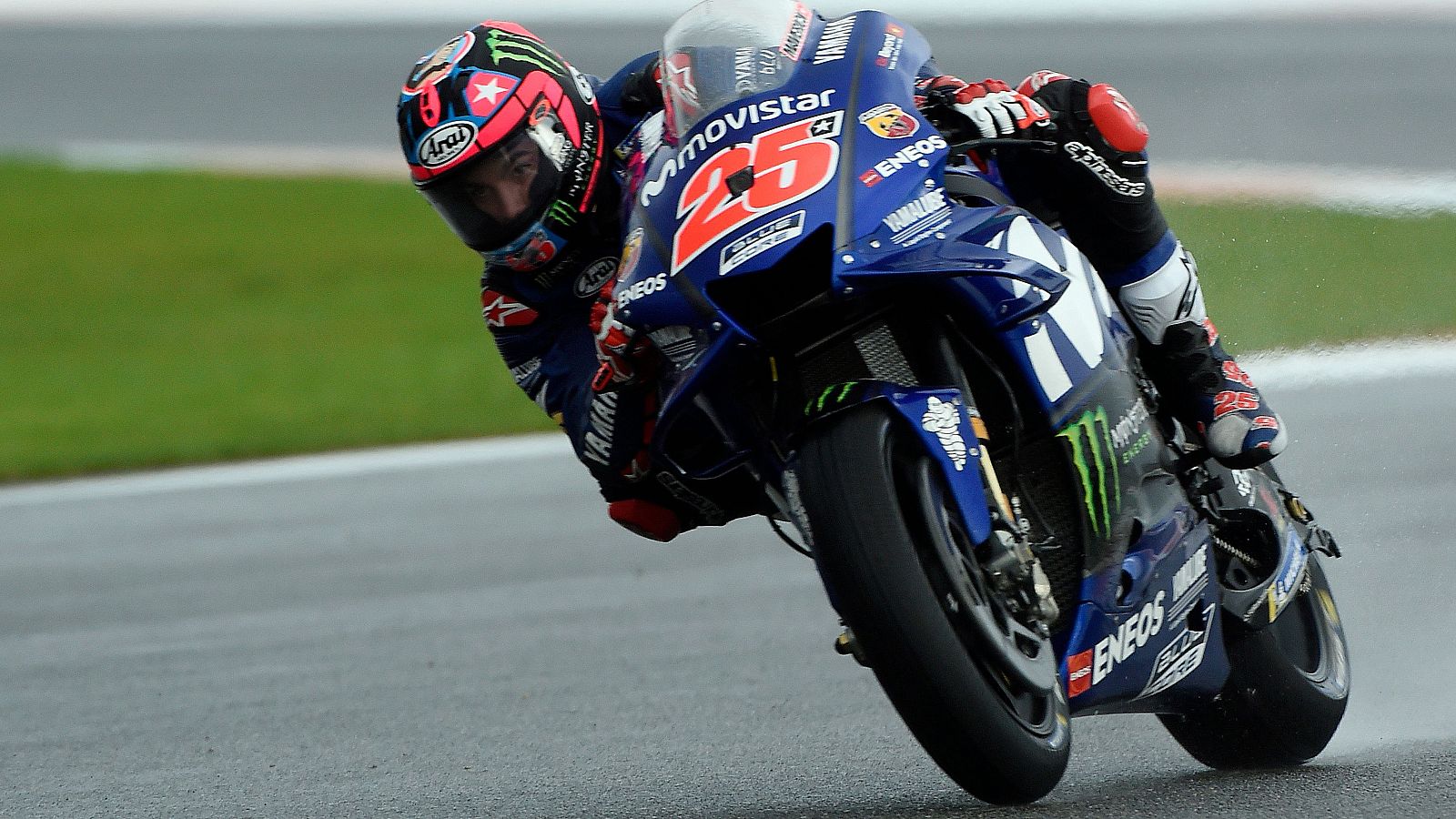 Maverick Viñales consigue su primera pole de la temporada.