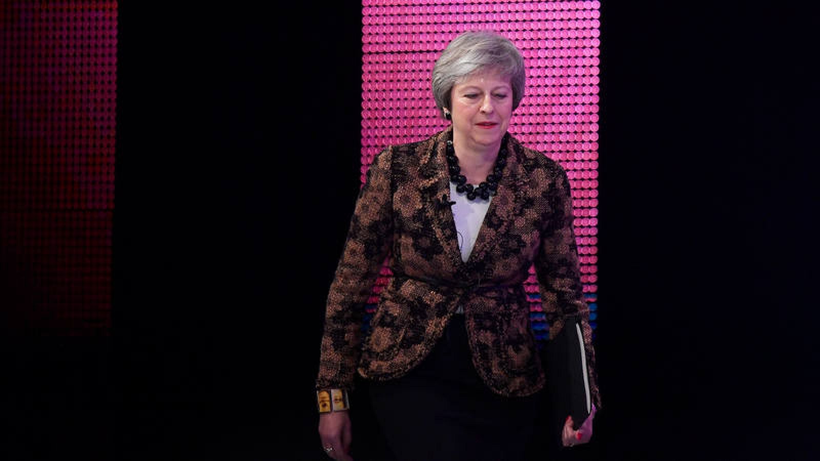 La primera ministra británica, Theresa May, asiste a la conferencia anual de la Confederación de la Industria Británica 