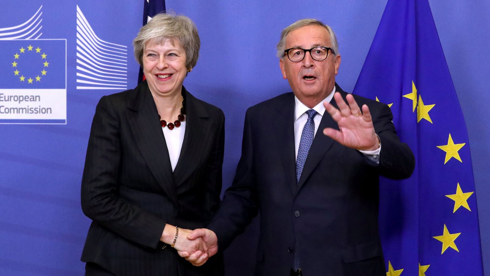 La primera ministra británica Theresa May y el presidente de la Comisión Europea Jean Claude Juncker