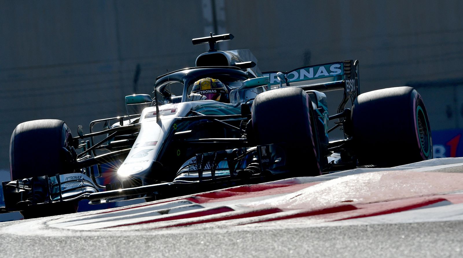 Lewis Hamilton durante los entrenamientos del GP de Abu Dhabi.